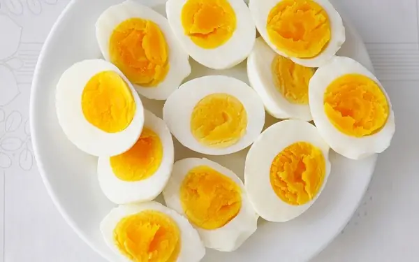 Hướng Dẫn Tự Làm Thức Ăn Cho Cá 7 Màu Tại Nhà Đơn Giản & Dinh Dưỡng