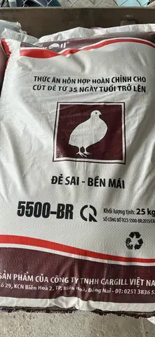 Đại Lý Cám Cá Tại Tphcm: Địa Chỉ Uy Tín, Giá Tốt & Loại Cám Phổ Biến