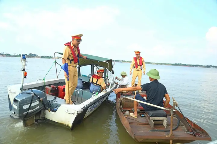 Hành Vi Sử Dụng Kích Điện Đánh Bắt Cá: Mức Phạt Và Hậu Quả Nghiêm Trọng