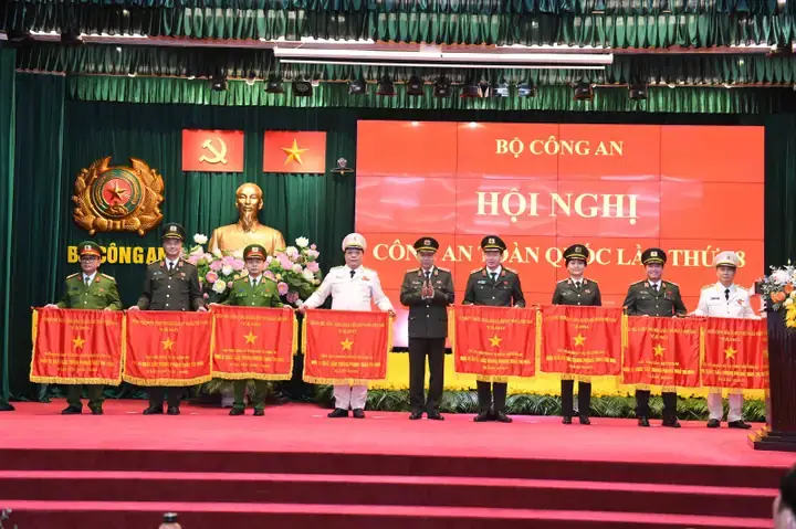 Tiệm Cá Cao Quý: Địa Chỉ Uy Tín, Cá Đẹp & Phụ Kiện Cần Biết Tiệm Cá Cao Quý: Địa Chỉ Uy Tín, Cá Đẹp & Phụ Kiện Cần Biết